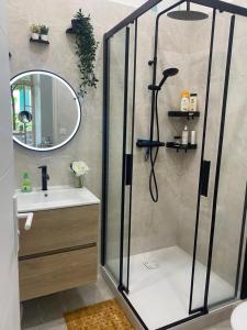 Appartement cosy avec oasis privée, salle de jeux, vélos bienvenus