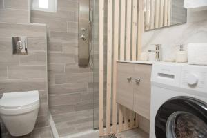 Stella & Eleni Suite With Shared Pool & Open View