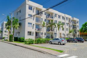 Apto c otima localizacao prox praias e pq aquatico