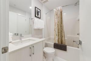 Pet Friendly, Free Parking, Close to Downtown