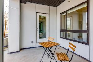 Pet Friendly, Free Parking, Close to Downtown