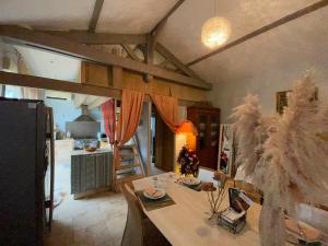 Appartements Gite non attenant a la propriete 1 a 4 personnes, spa, sauna, piscine chauffee a partager, parking gratuit : photos des chambres