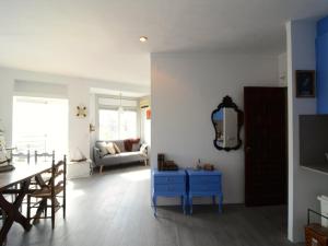 Apartment in L Escala near Stunning Beaches