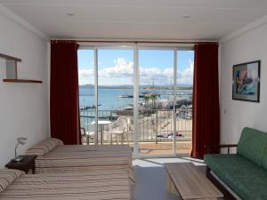 Studio in Spain with Beachfront & Pool Access