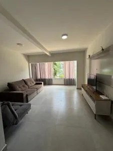 Casa a 100 metros da praia em Balneário Camboríu - Canarana