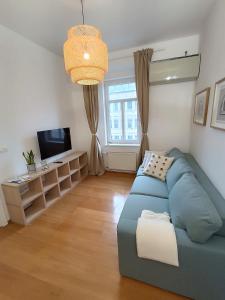 Two-bedroom city apartment 