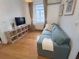 Two-bedroom city apartment 