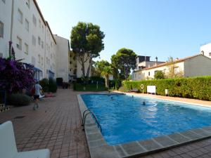 Apartment for five people with pool