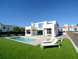 Villa Pinell with fenced garden - Torroella de Montgrí