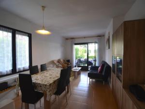 The apartment in Pals has 2 bedrooms