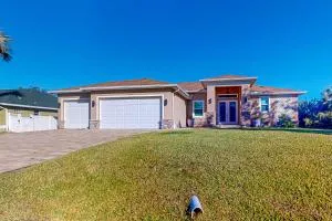 Riverfront Haven Retreat - North Port