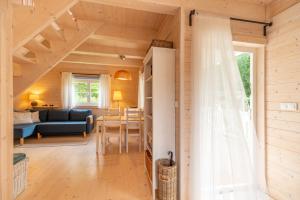 Chatka Pod Sosnami - mały dom