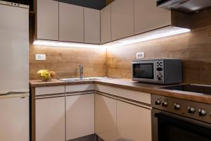 Flexible SelfCheckIns Zagreb 250 - 2 Bedroom Apartment - WiFi- Keybox Entry