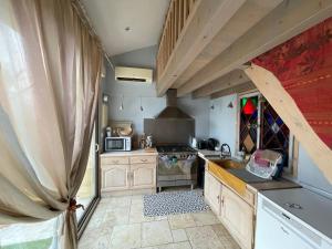 Appartements Gite non attenant a la propriete 1 a 4 personnes, spa, sauna, piscine chauffee a partager, parking gratuit : photos des chambres