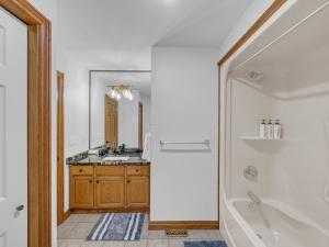 Spacious 3BR Near Ambassador & Gordie Howe Bridges