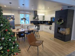 Arctic Lakeside Villa