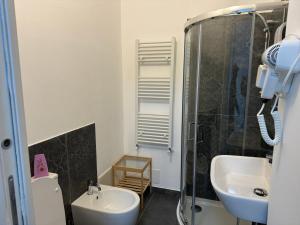 Queen Room with Private Bathroom
