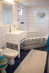 Stort Idyllisk sjøhus i naturskjønne omgivelser