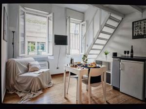 Two-room apartment San Babila Milan