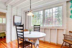 8 Mi to Mount Snow Rustic Marlboro Cottage