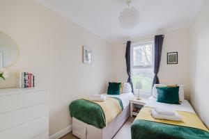 Modern Cosy Corner Flat 3 bed and loft sleep 7 people