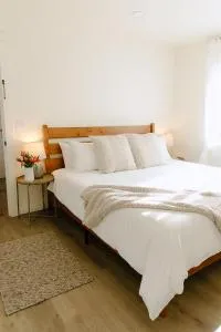 Cozy Downtown Havens - Lenore