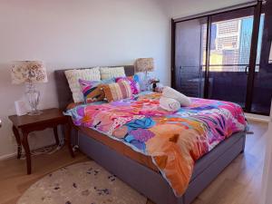 “Urban Oasis ” Central emporium apt ,Free Parking