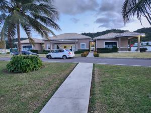 Ideal getaway within Oceanpointe gated community, never shared accommodation