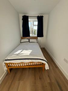 4-Bedroom Escape-Bright & Cozy