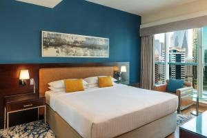 Classic King Room with Balcony - Complimentary shuttle service to Dubai Mall and Kite Beach room in Four Points by Sheraton Sheikh Zayed Road