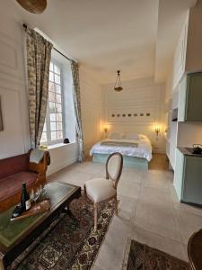 Château Apartment Retreat- Twin Beds