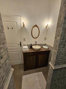 Château Apartment Retreat- Twin Beds