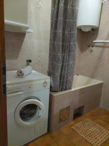 Apartments with parking space Postira, Brac - 700