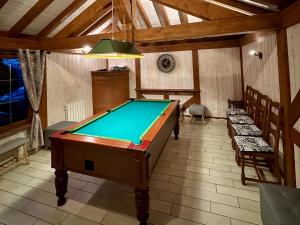 Maisons de vacances Chalet cosy avec spa et sauna, animaux admis - FR-1-589-673 : photos des chambres