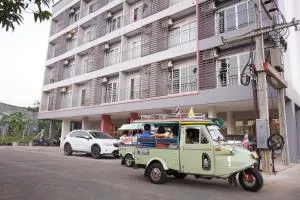 Chompu Nakarin Apartment - Ban Khuan Pling (1)