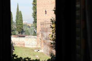 Corso Castelvecchio 23, 27121 Verona, Italy.