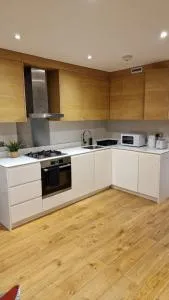 London Ealing near Train station - 格林福德