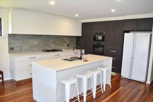 Jaspa - River Views - Bring your own linen