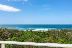 Penthouse with Rooftop and Spa - 3 BR Bali Resort in Kingscliff 1324