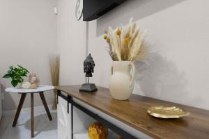 3BR 2 & half Bath Townhouse Modern Spacious Retreat Near Lake Conroe!