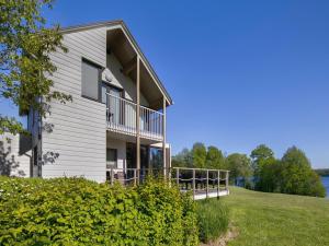 Lakeside Bliss Retreat