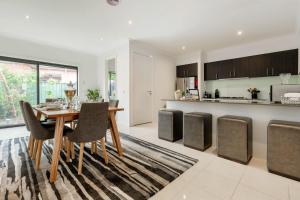 VAQUAY Contempo In Flemington