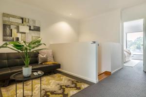 VAQUAY Contempo In Flemington