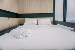 Wonderful and Homey Studio The Smith Alam Sutera Apartment By Travelio