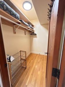 Studio- Steps from Stanford & Close to Everything!