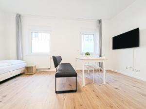 Tolstov Apartments - Monteurwohnung mit 3 Zimmern , Terrasse und Parkplatz