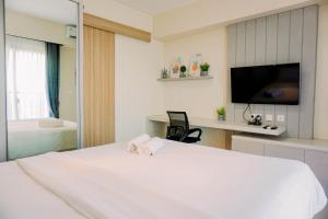 Homey and Simply Look 1BR Bintaro Embarcadero Apartment By Travelio