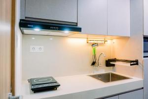 Homey and Simply Look 1BR Bintaro Embarcadero Apartment By Travelio