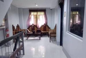 RedDoorz @ Villa E Mansion