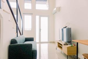 Modern and Cozy Studio Loft Apartment at Kingland Avenue By Travelio